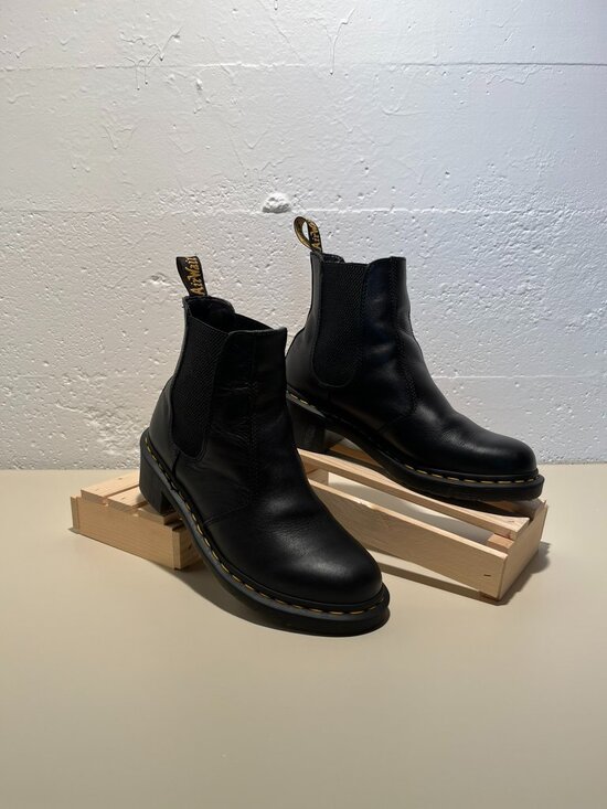 Dr. Martens Shoes - Dr. Martens Women's Cadence Black Leather Heeled Chelsea Boots